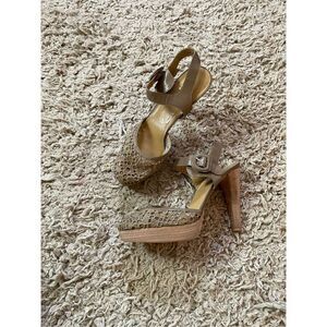 Stuart Weitzman Eyelet Platform Closed Toe Pumps Brown Wooden‎ Heel